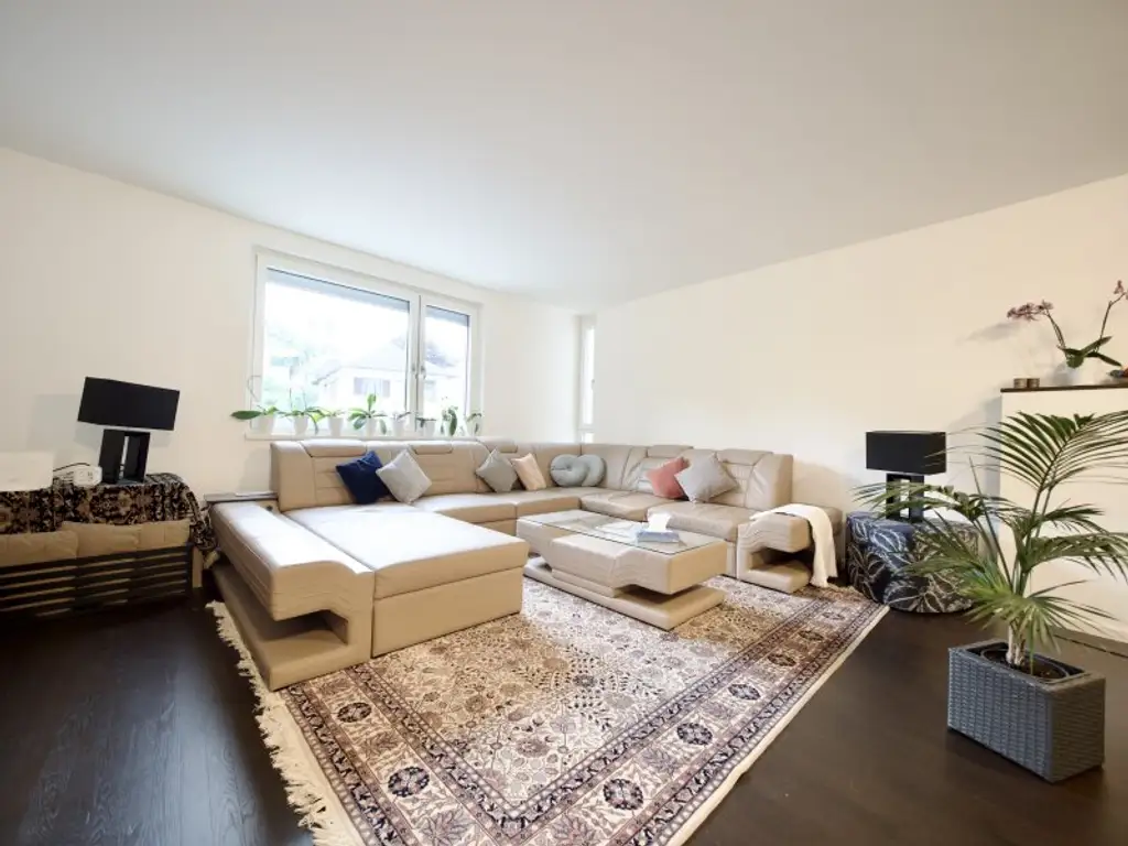 Neustift am Walde - Großzügige Vier-Zimmer Terrassenwohnung inklusive zweier Tiefgaragenplätze