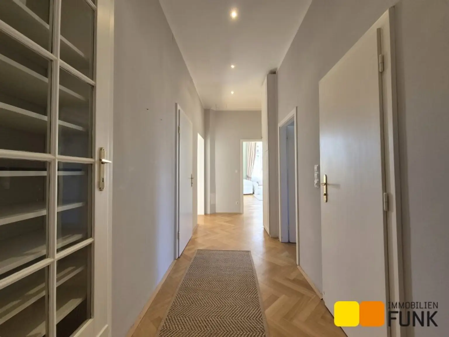 Herrschaftliche 5-Zimmerwohnung mit Balkon