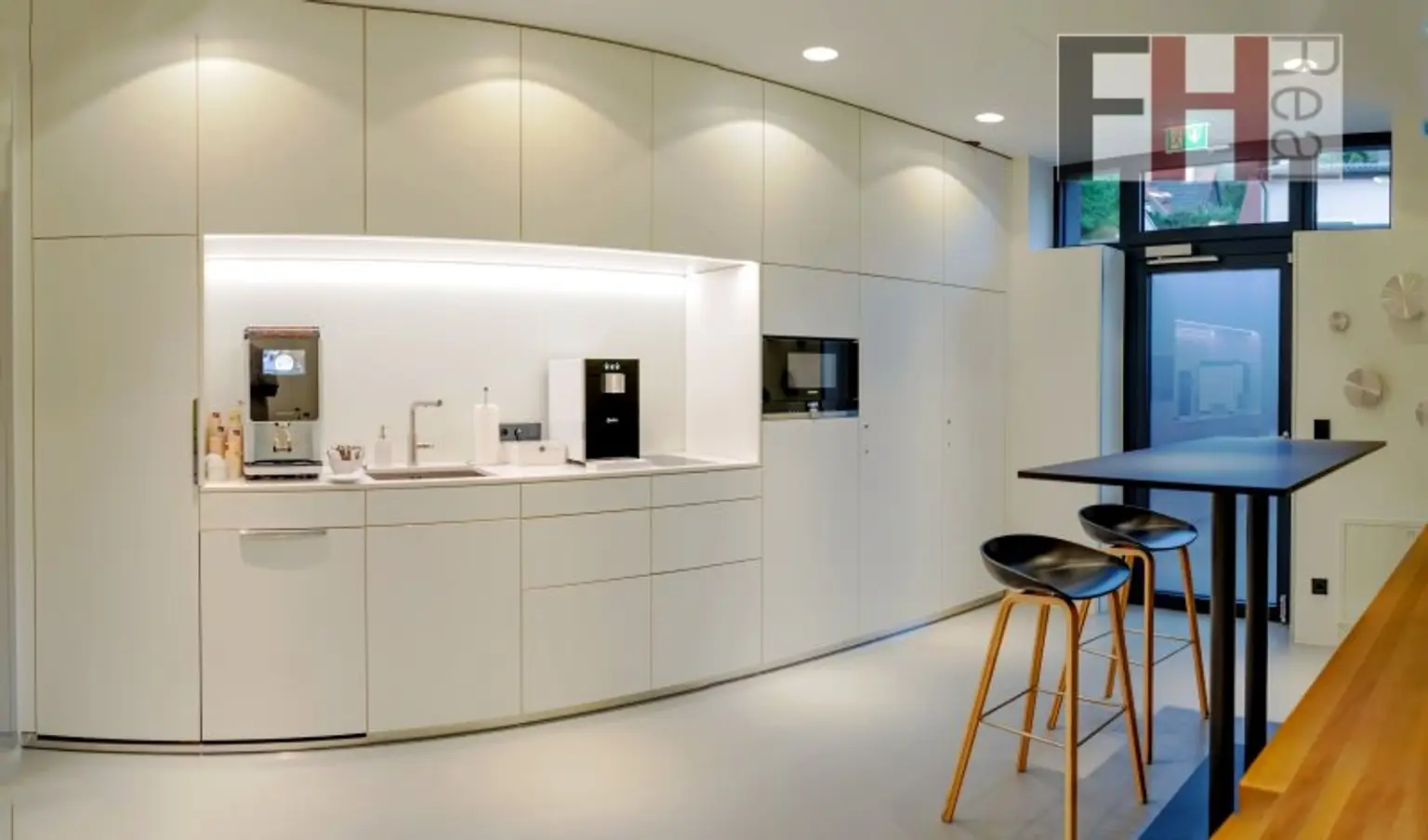 Moderne Gewerbeliegenschaft mit stylischer Wohneinheit inkl. Pool on Top! Bauland Kerngebiet! Vielfältige Nutzungsmöglichkeiten > Geschäftslokal, Büro, Praxis, Mobilitätscenter, KFZ!