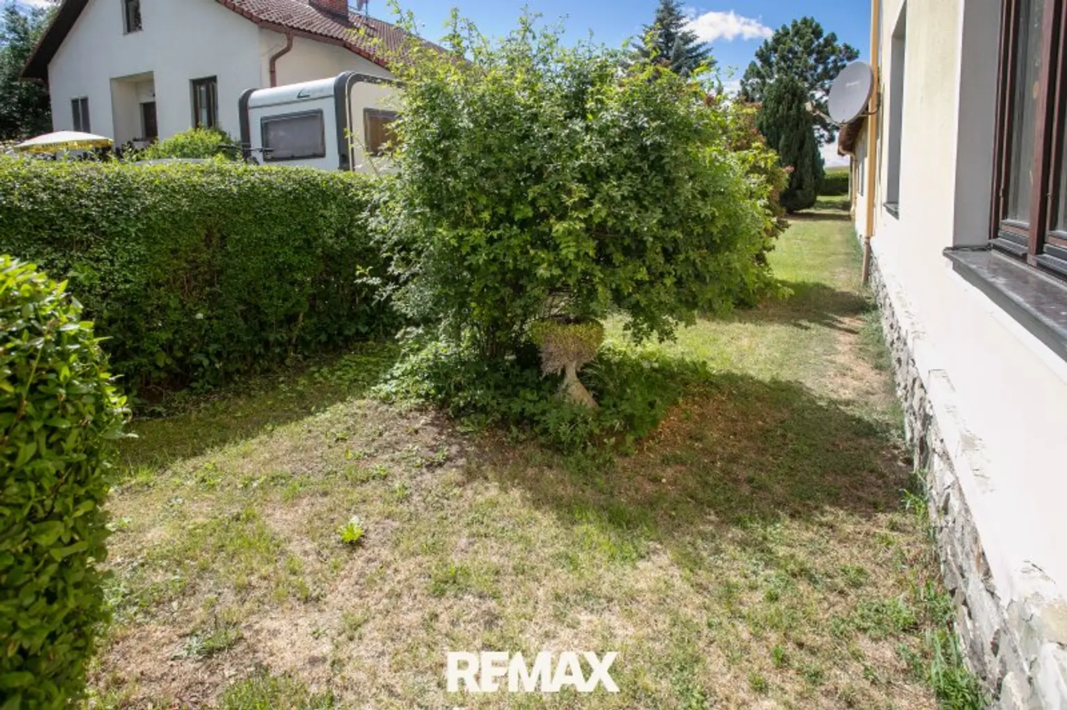 Freifläche links vom Haus