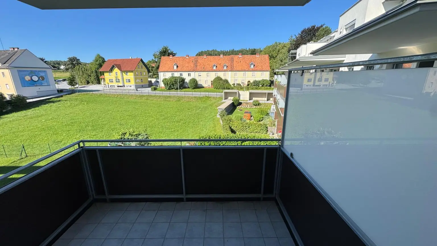 Neuwertige 2-Zimmer-Wohnung mit Balkon, Lift und Tiefgaragenplatz in Weiz!