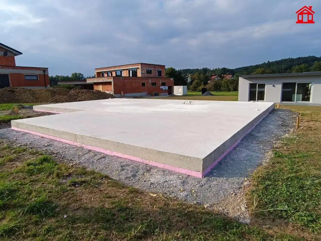 Schönes Baugrundstück mit Fundament für Bungalow in St. Martin im Sulmtal