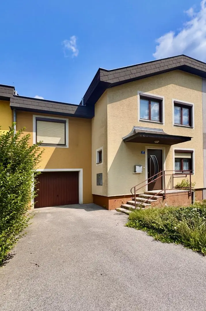 Reihenhaus mit Garten, Keller und Garage
