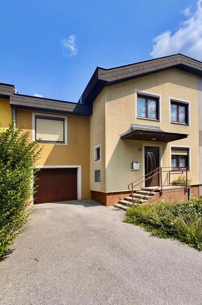 Reihenhaus mit Garten, Keller und Garage