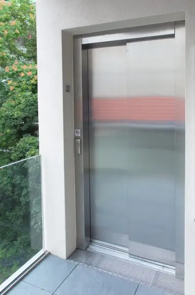 Elegante DG-Maisonette mit Terrasse und Blick in den Garten des Palais Schönburg