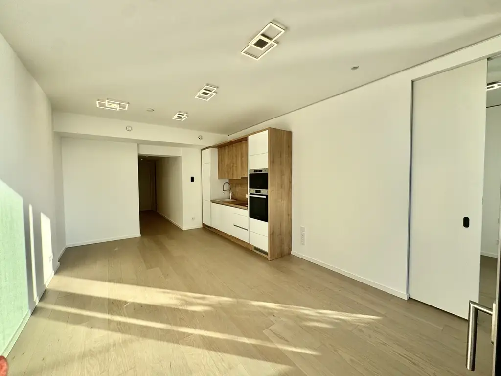 44. Etage: 2 Zimmerwohnung - High in the Sky! - Doorman, Gym, Pool UND den schönsten Ausblick auf Kahlenberg