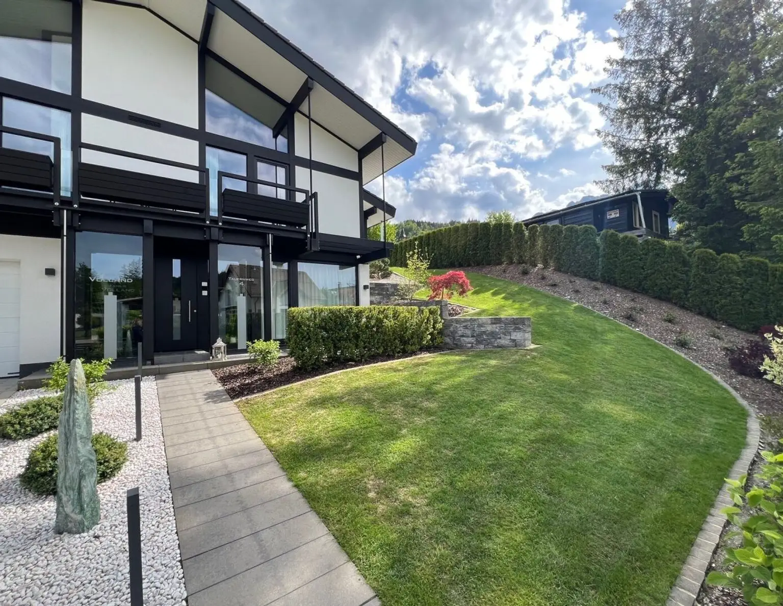 Pflach/Nähe Reutte-Füssen! Hochwertiges Einfamilienhaus mit Einliegerwohnung!