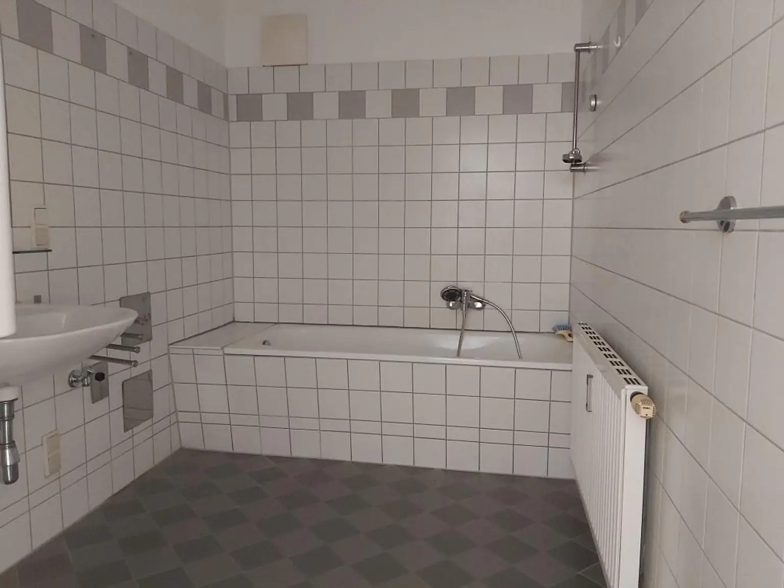 Zentrale 2-Zimmer-Wohnung mit Küchenblock und Balkon in Kapfenberg !