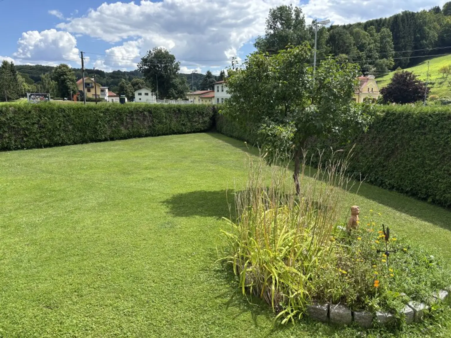 ** GARTENTAGE ** ren.bed. Landhaus mit bezauberndem Grundstück !! Ca. 7.200m 2 Wald inklusive !!
