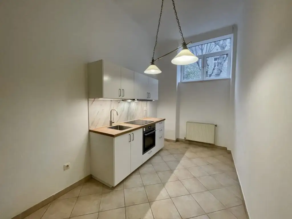 2,5-Zimmer-Hochparterre-Wohnung im gepflegten Altbau