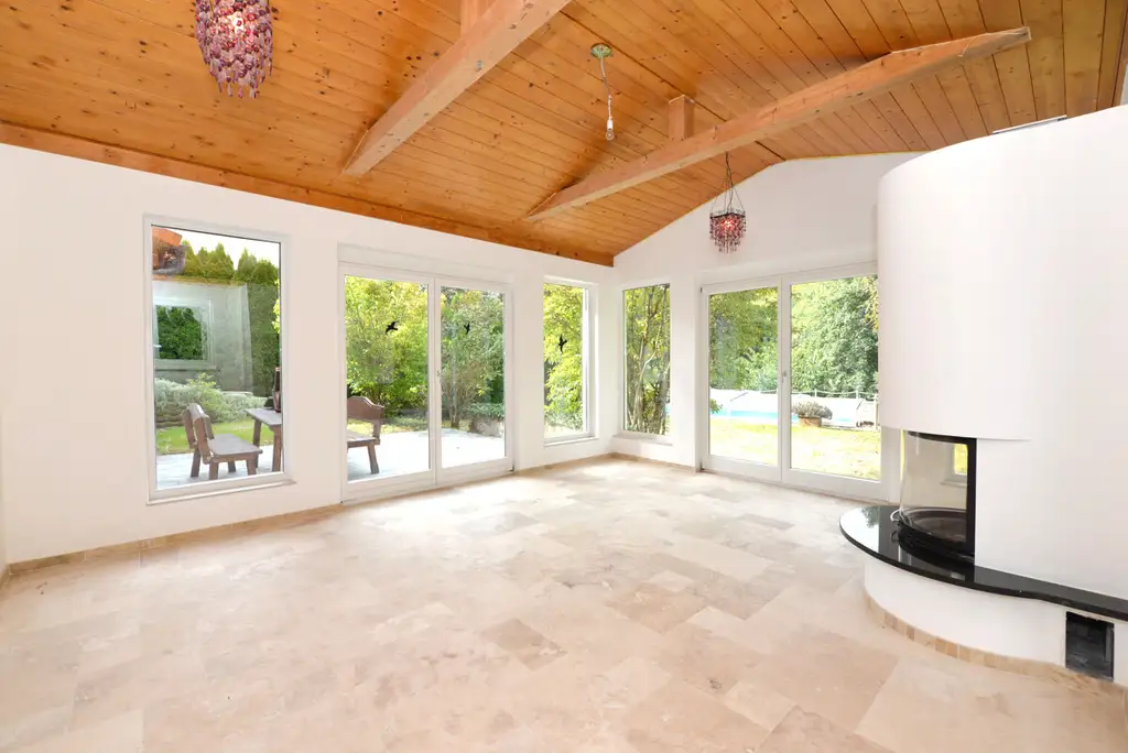 GROßZÜGIGE VILLA IN PURKERSDORF MIT 426 M², SAUNA, POOL, WINTERGARTEN & BESTER ANBINDUNG NACH WIEN