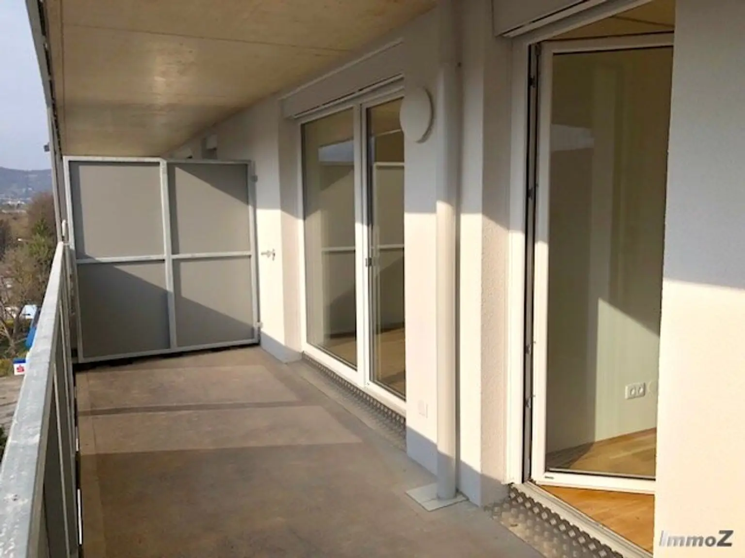 2 Ausgänge zur Terrasse