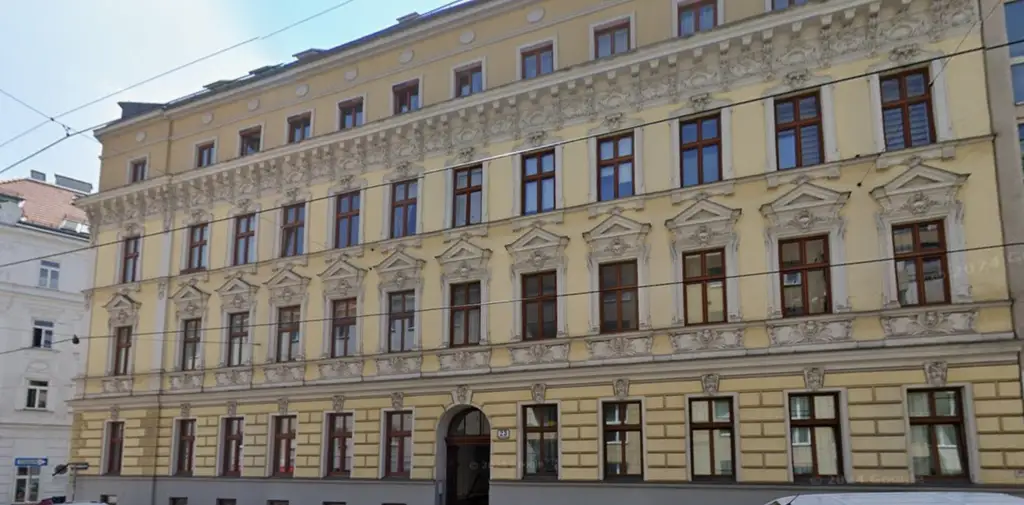 Sanierungsbedürftige 4 Zimmer Altbauwohnung mit viel Potential in zentraler Döblinger Lage - Billrothstrasse !