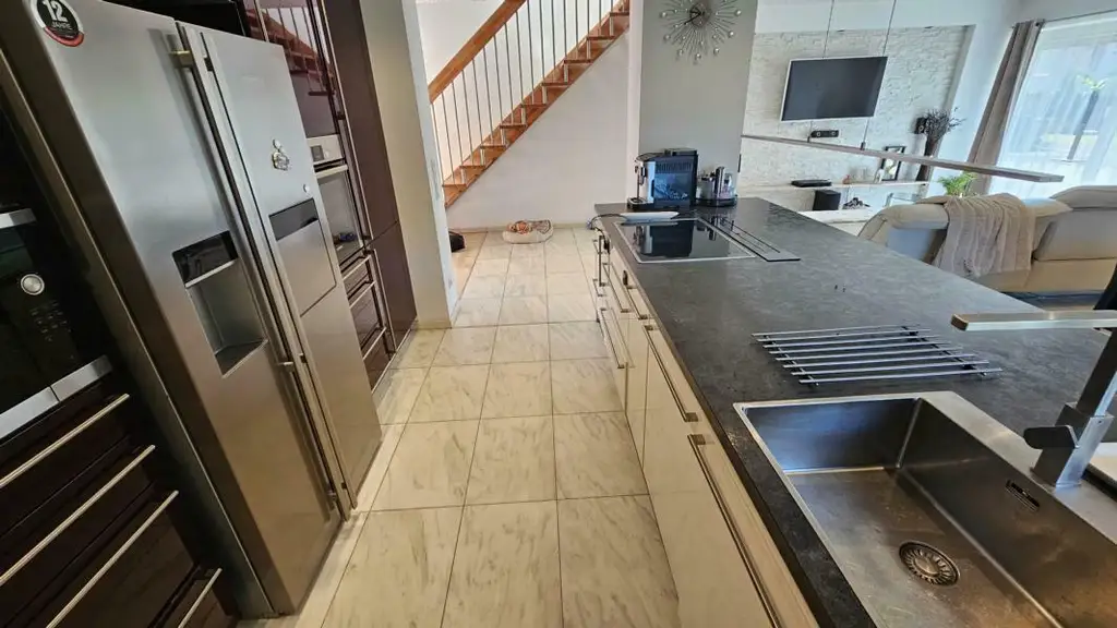 ** Großzügiges & edel saniertes Stadthaus ** Hochwertige Ausstattung ** 3 Bäder ** Einliegerwohnung ** absolute Ruhelage **
