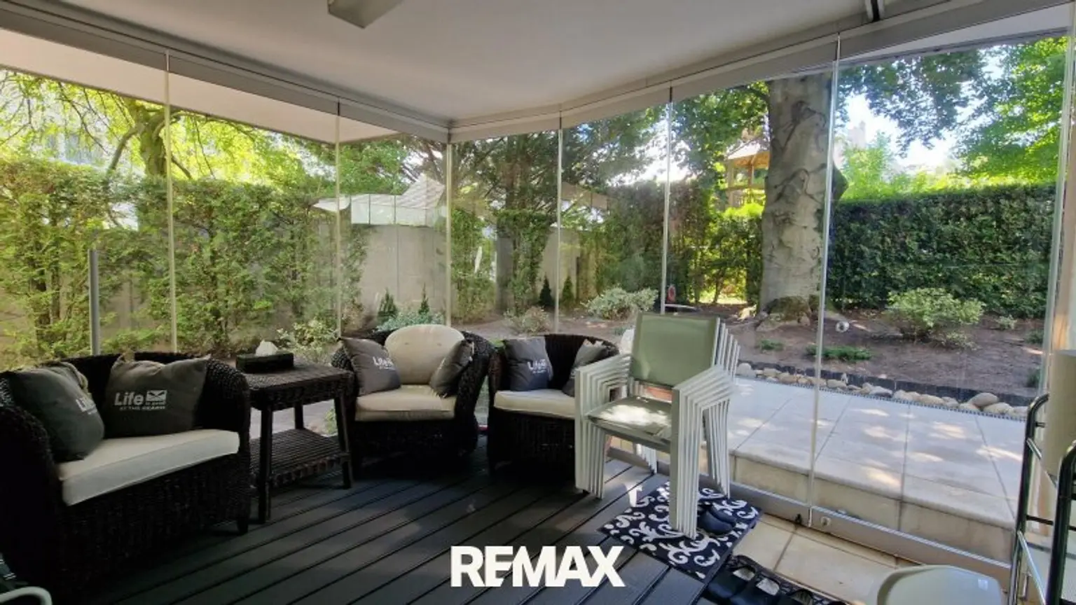 Wintergarten bei westseitiger Terrasse