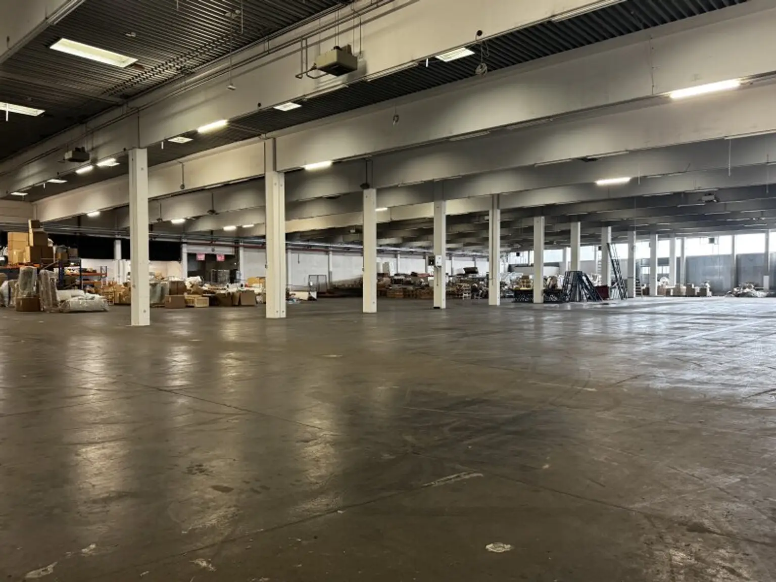Moderne Halle mit 7 m Höhe und LKW-Zufahrt – ca. 4.445 m² im 21. Bezirk. Flexibel Nutzbar
