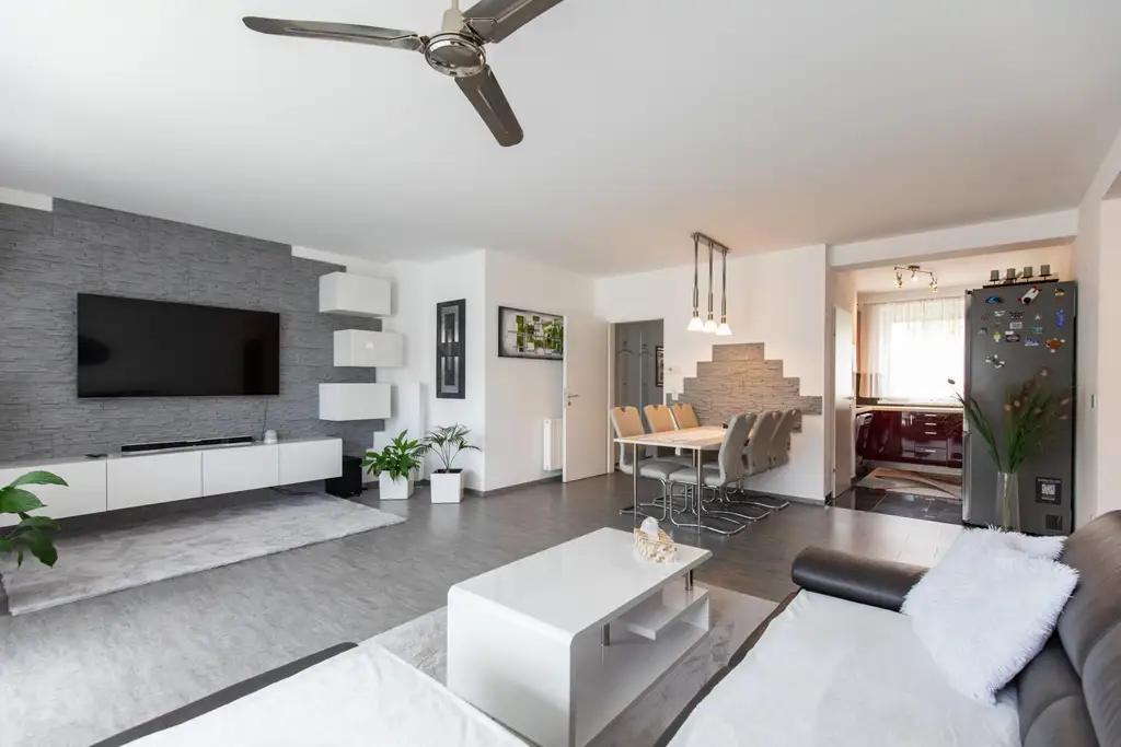 Traumhafte, barrierefreie Wohnung mit großem Garten und zwei Tiefgaragenplätzen