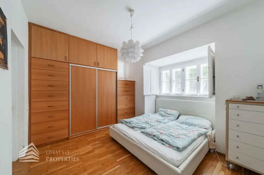 Luxuriöser 14- Zimmer Wohntraum mit Dachterrasse und Pool, Nähe Wilhelminenschloss