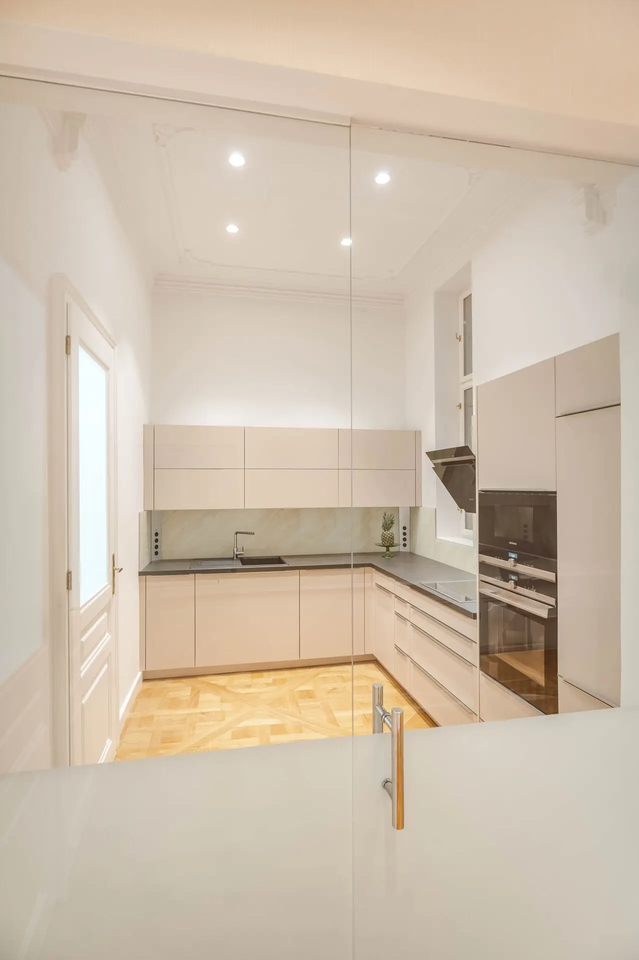 1010_Wien_Imperiales Palais-Apartment_ Küche