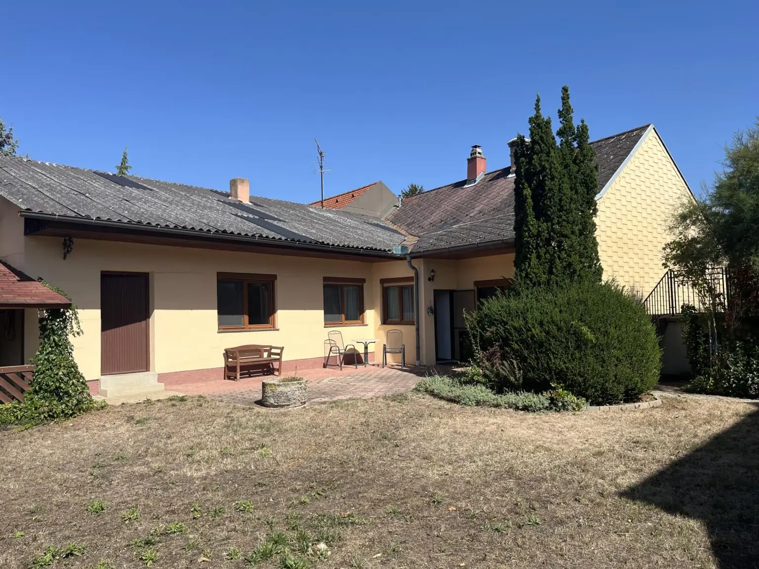Ruhe und Erholung auf der sonnigen Terrasse