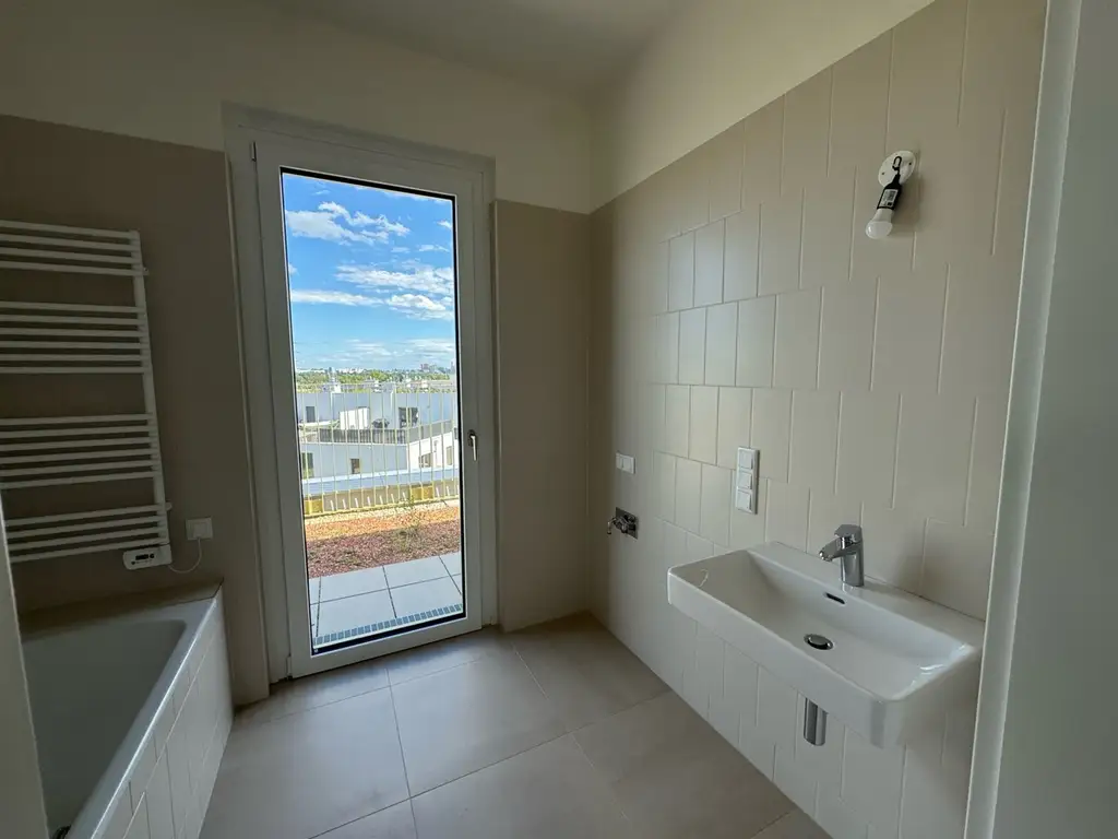 Neu und provisionsfrei! 3 Zimmer Wohnung mit Dachterrasse und Ausblick: Hirschfeld