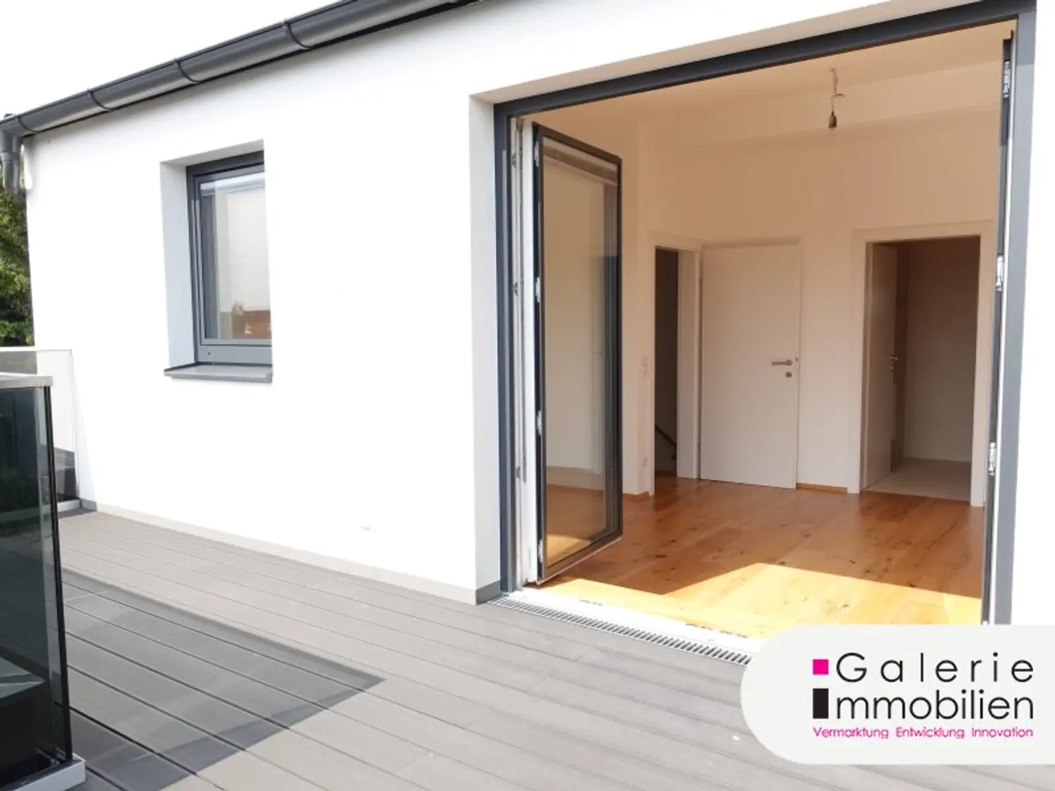 Erstbezug: Sehr schöne, helle und ruhige Doppelhaushälfte (links) mit 4 Zimmern, Eigengarten und Panoramablick-Dachterrasse!