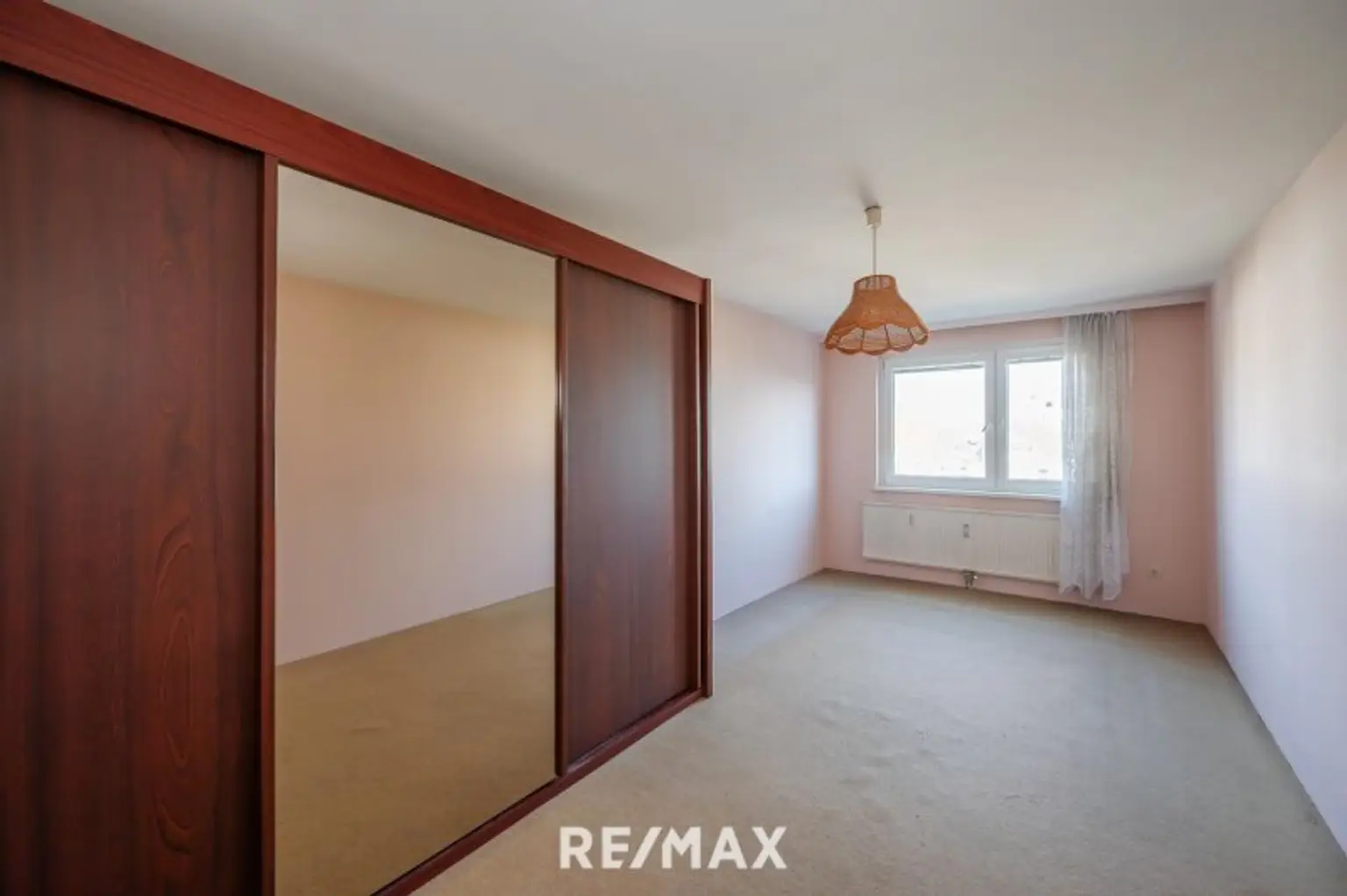 Helle 2-Zimmer-Wohnung mit Innenhofblick und eigenem Parkplatz