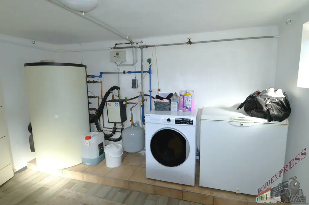 Einfamilienhaus in ruhiger Siedlungslage mit schönem Garten und Solaranlage