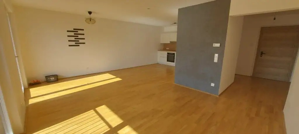 3-Zimmer-Wohnung mit 2 Balkonen und Tiefgaragenstellplatz (Top 8)
