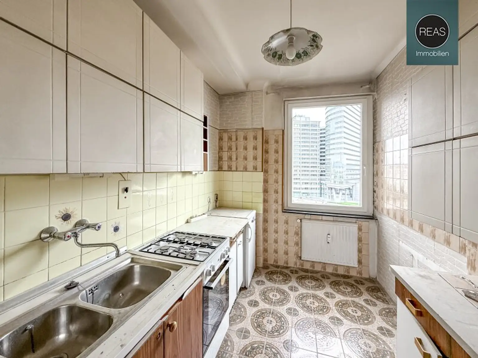 Wohnungspaket in Top-Innenstadtlage! 2 nebeneinander liegende Wohnungen mit 2 Loggien, neuen Fenstern und unverbautem Traumblick!