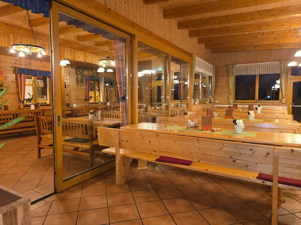 Großes Haus für Visionäre in Aussichtslage (Buschenschank, Weingärten)