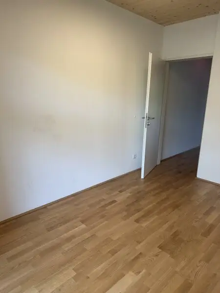120 Meter zur U1 Oberlaa- Sonnige, barrierefreie Gartenwohnung mit Top U1 Anbindung- inkl. Küche