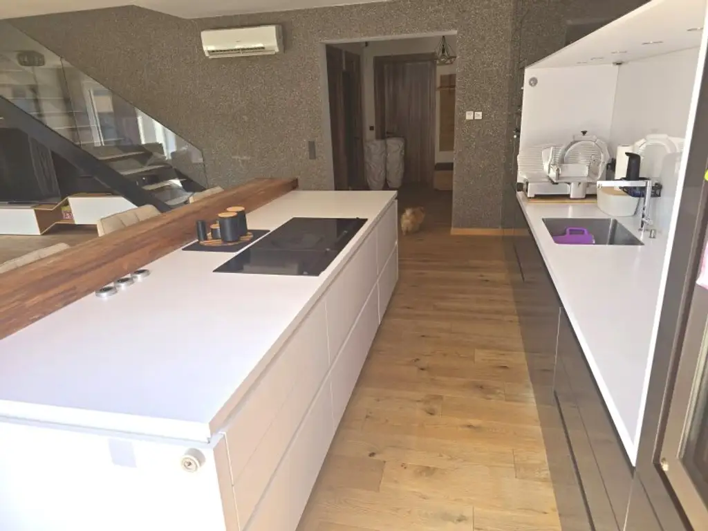 Traumhaft LUXURIÖS AUSGESSTATTETES SMART EFH in Leopoldsdorf: Wfl. 196m², 6 Zimmer, Balkon & Terrasse! + PHOTOVOLTAIK ANLAGE mit STROMSPEICHER + beheizter POOL  + GARAGE + GRILLPLATZ +
