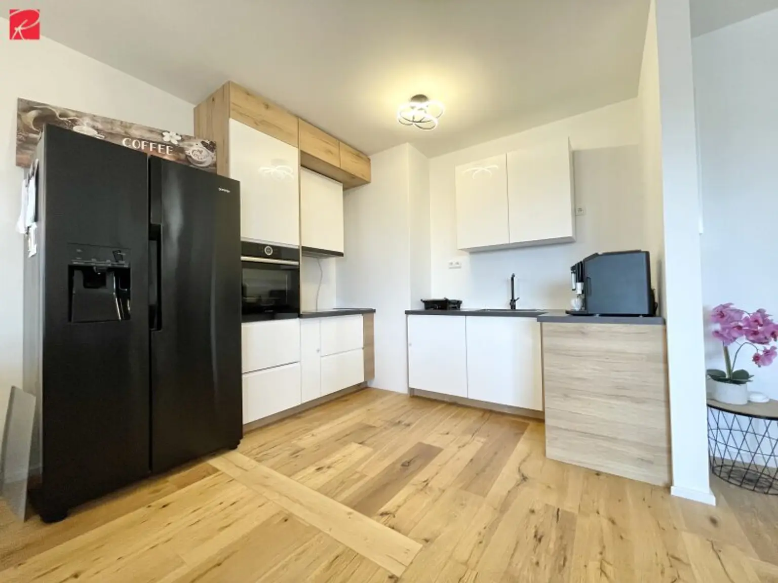 NEUE RAUMAUFTEILUNG: Vier-Zimmer-Wohntraum mit sonnigem Balkon