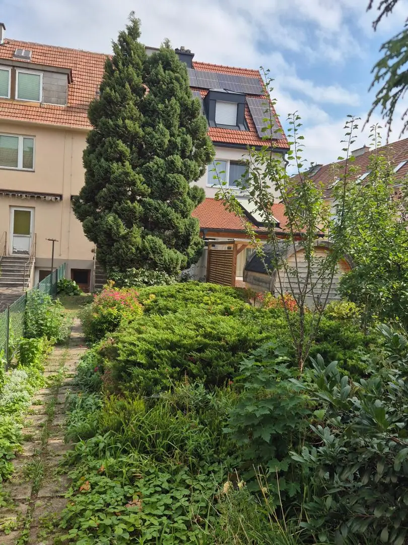 Renovierungsbedürftiges Mittelreihenhaus
