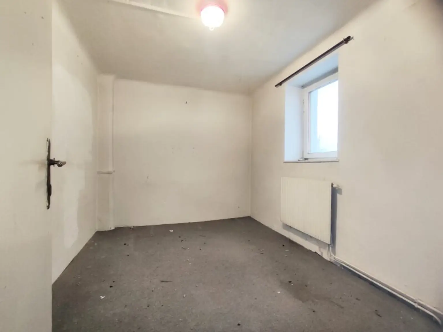 BLICK INS GRÜNE - Sanierungsbedürftiger Altbau in Hofruhelege!