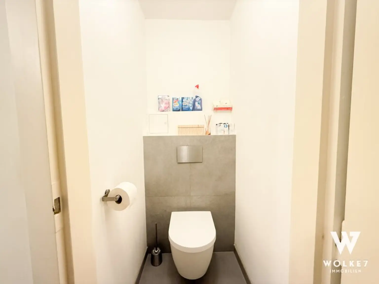 Vollsanierte 3-Zimmer-Wohnung mit Loggia direkt beim Kutschkermarkt | Grünblick