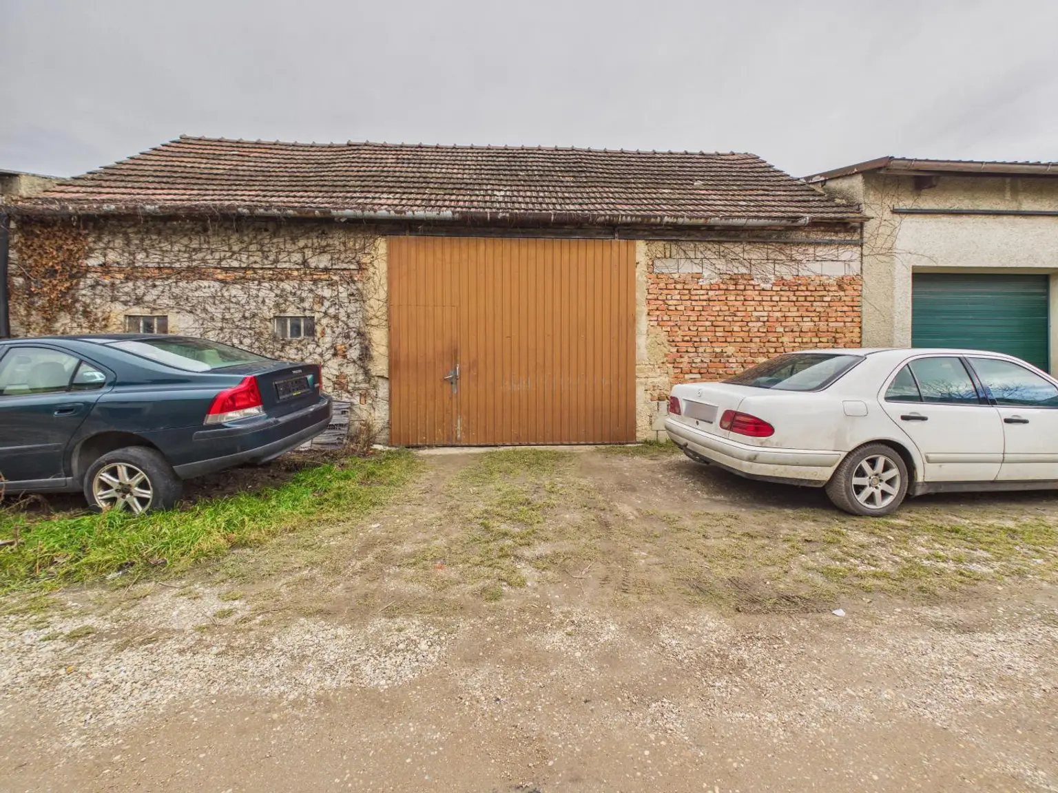 18. Zufahrt von hinten