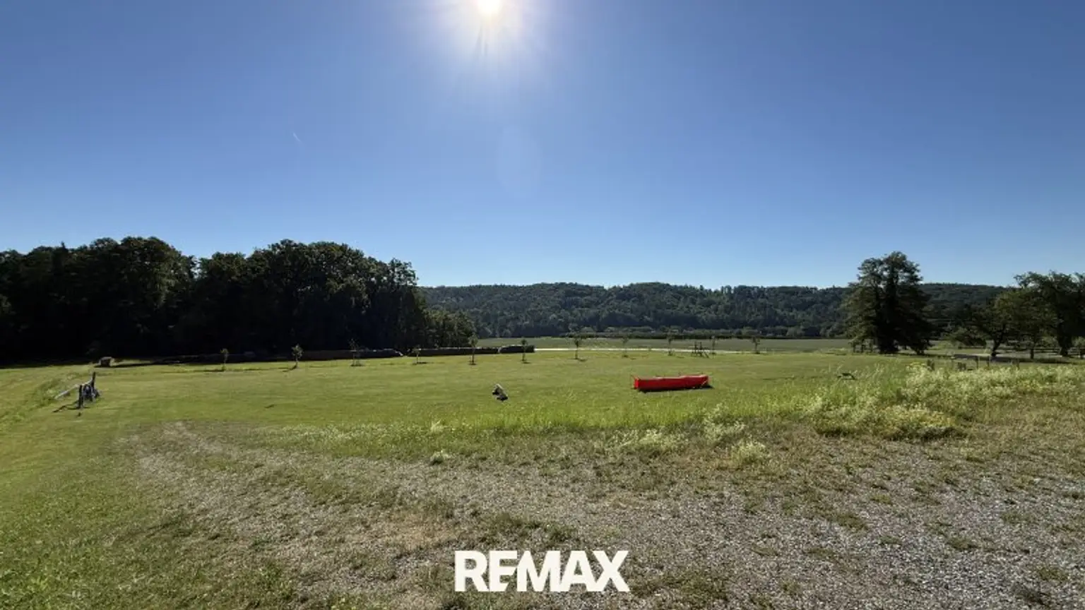 sonniges Baugrundstück