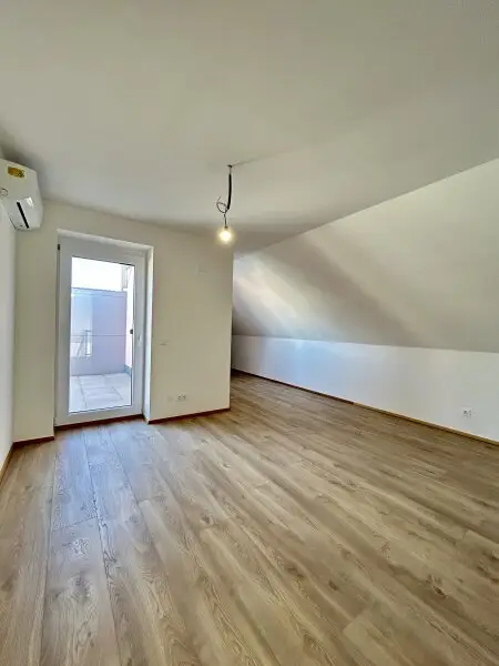 Traumhafte Dachgeschoßwohnung in Klosterneuburg – Erstbezug mit Terrasse!