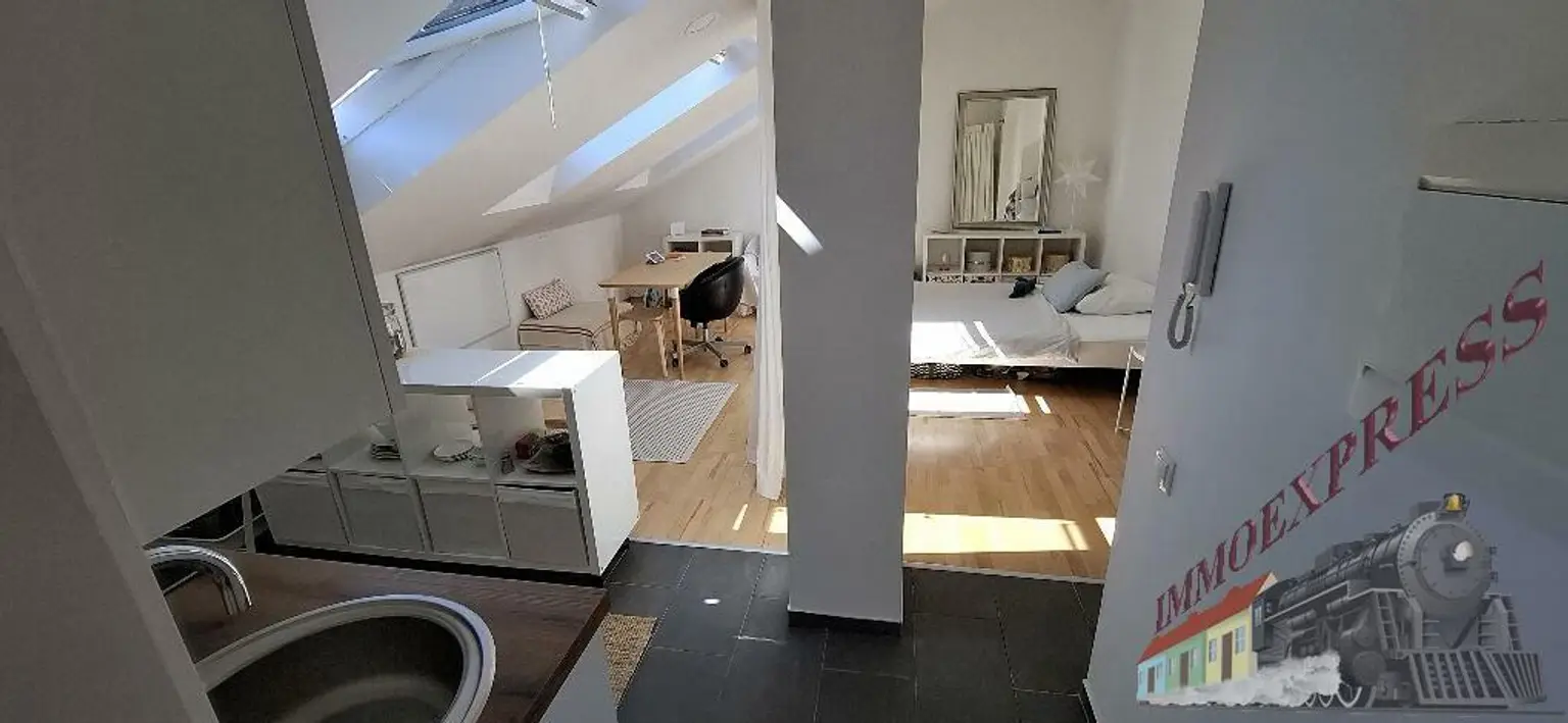 Wunderschöne Dachwohnung mit Klimaanlage in der Märzstraße Nähe S-Bahn - Einzug 1.12.25 unbefristeter Mietvertrag! Kein Lift im Haus!!!