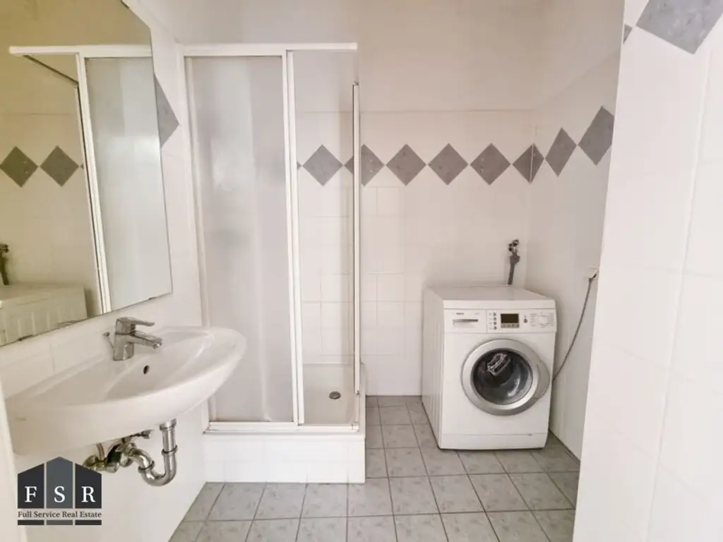 5-Zimmer-Altbauwohnung mit Balkon, lichtdurchflutet und ruhig in guter Lage des 5. Bezirks - zukünftige U-Bahnnähe