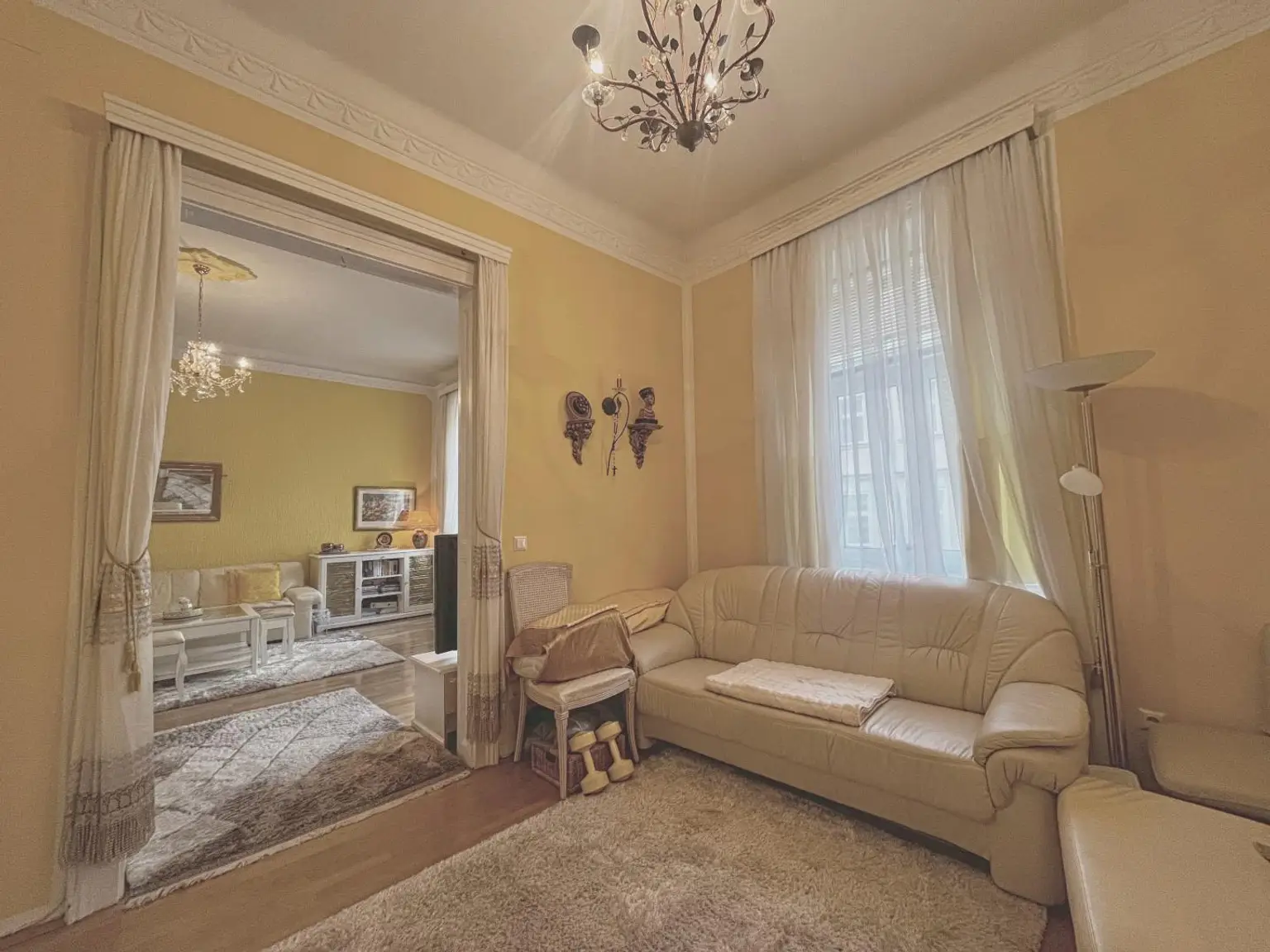 Altbau mit Loggia