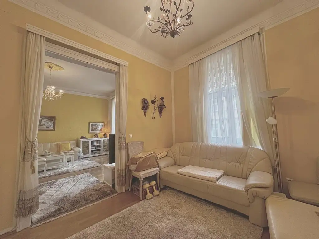 Altbau mit Loggia