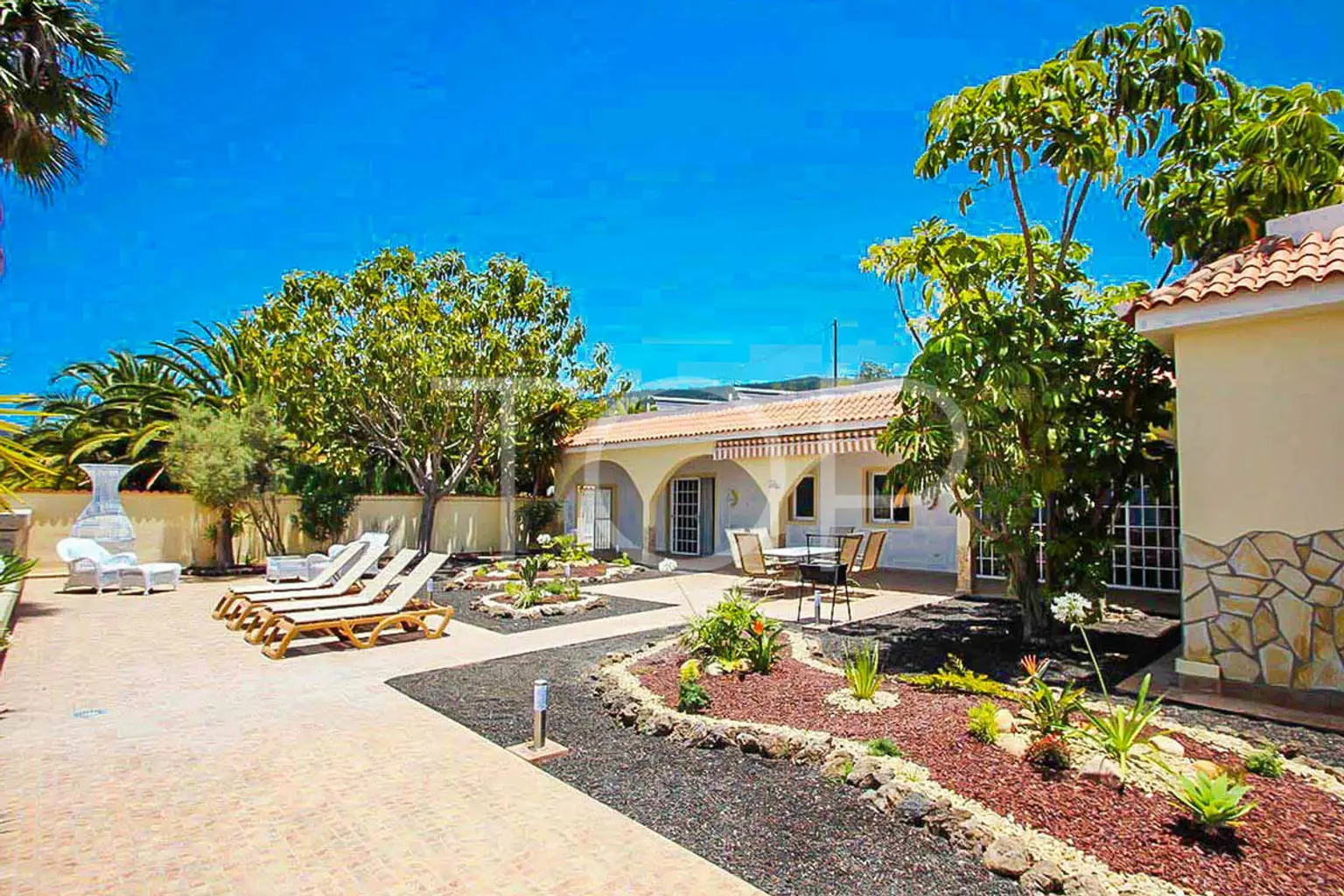 Maravillosa finca con vistas al mar, piscina y varias casas en Chio (Tenerife) - A la venta