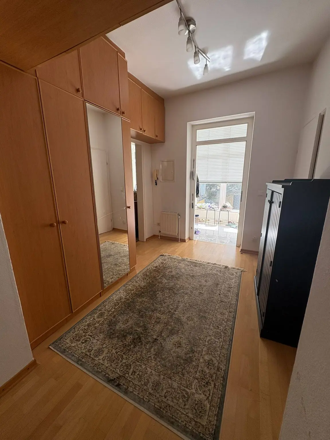 Schöne Wohnung mit 4 Zimmer + großer Terrasse!