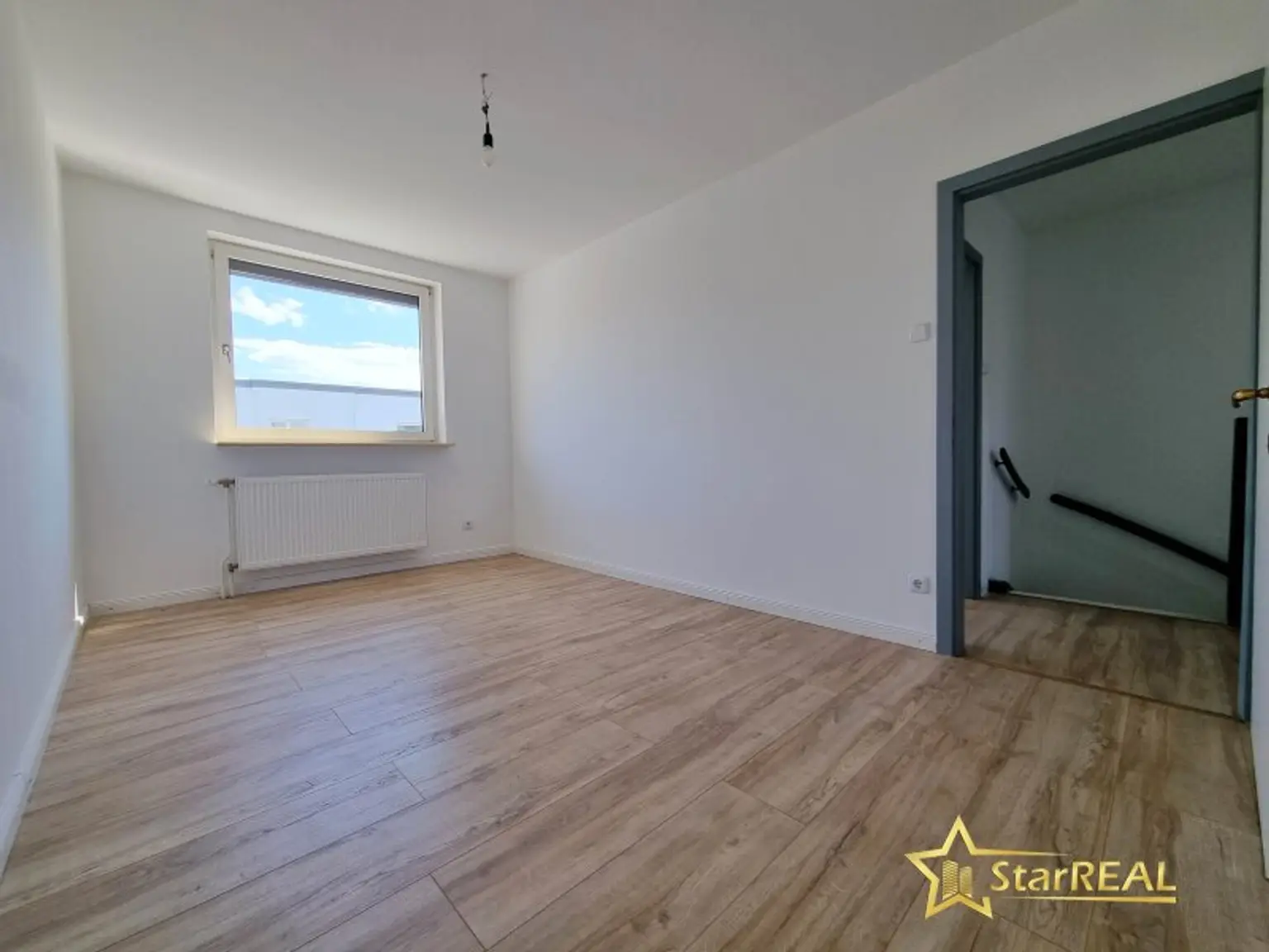 HERAUSRAGENDE LAGE VIS A VIS U1! TEILRENOVIERTES ECKHAUS. EIGENGRUND. SÜDLAGE. INKLUSIVE KELLER.