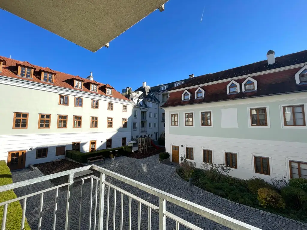 Lichtdurchflutete 3-Zimmer-Wohnung mit Balkon in zentraler Lage