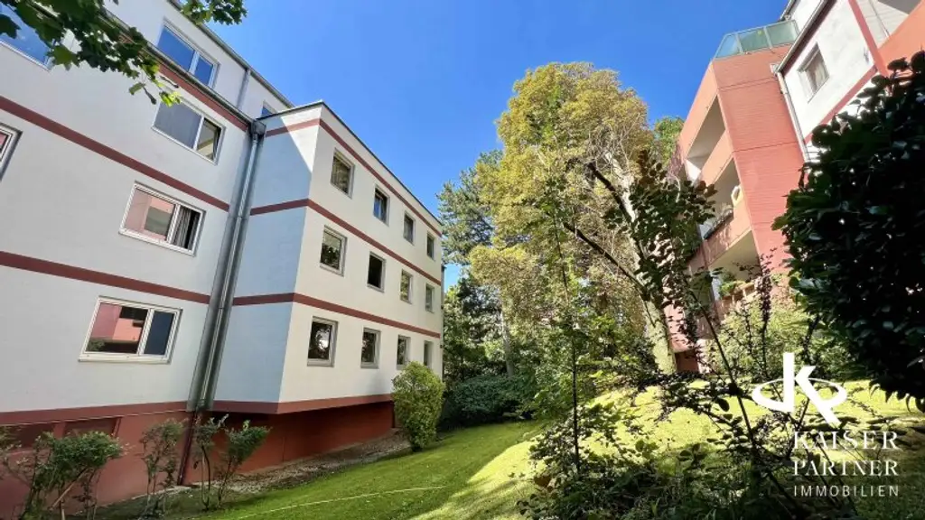 Geräumige 4-Zimmer-Wohnung mit Loggia mit viel Potential, Nähe Kennedybrücke!