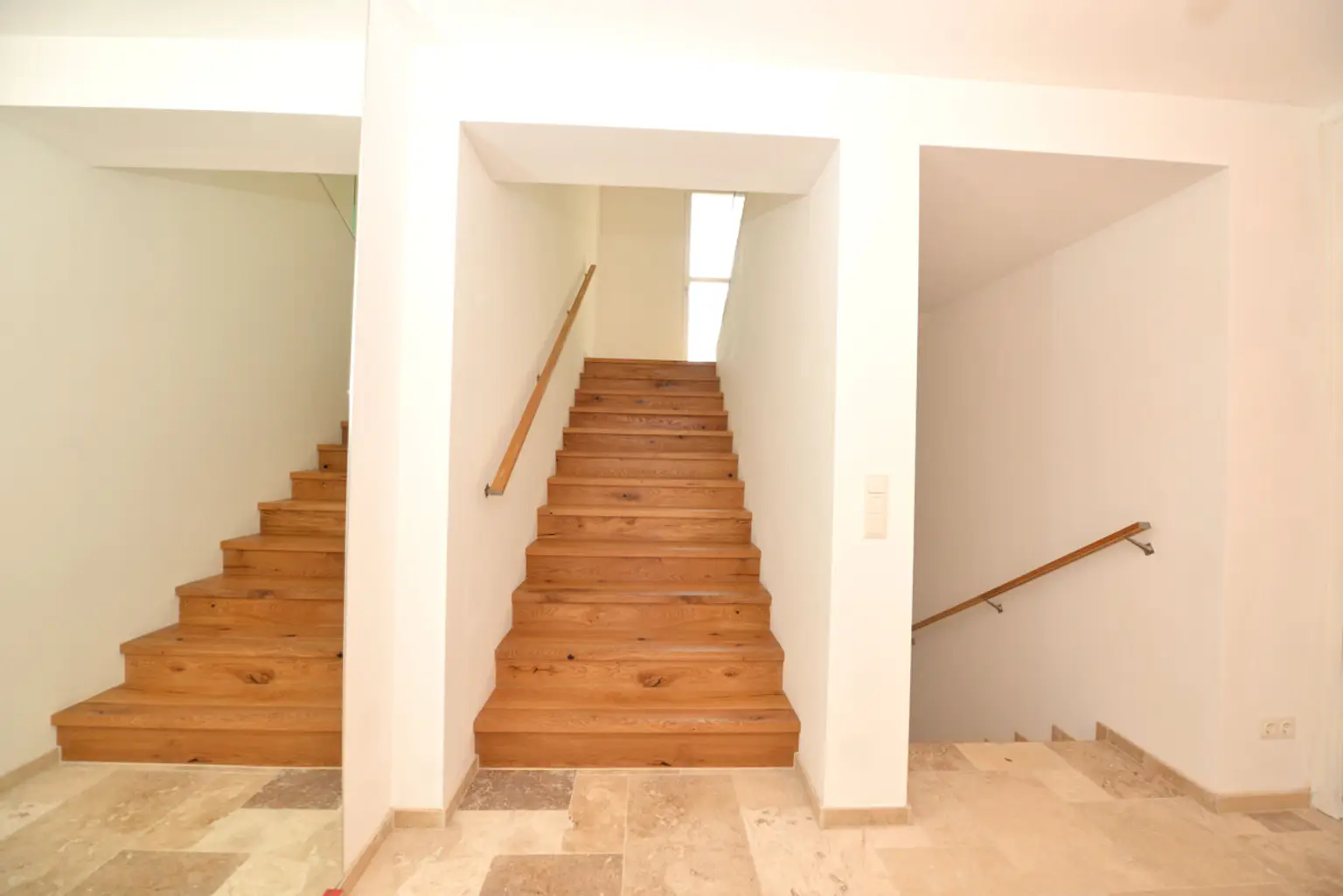 GROßZÜGIGE VILLA IN PURKERSDORF MIT 426 M², SAUNA, POOL, WINTERGARTEN & BESTER ANBINDUNG NACH WIEN